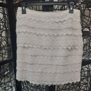 White House Black Market Size 2 White Crochet Lace Miniskirt